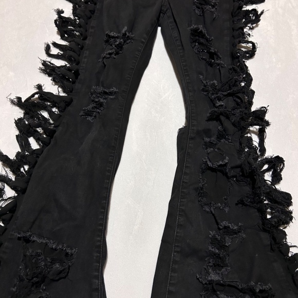 NEW BLACK DENIM DISTRESSED JEANS - Picture 2 of 9